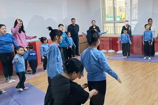 天津啦啦队带来新疆舞表演 球队官博：欢迎新疆的朋友们来到天津